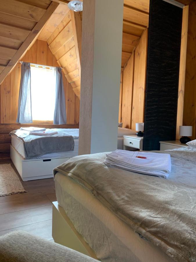 Gyurka Kisroenkhaz Bed & Breakfast Ispánk Екстериор снимка