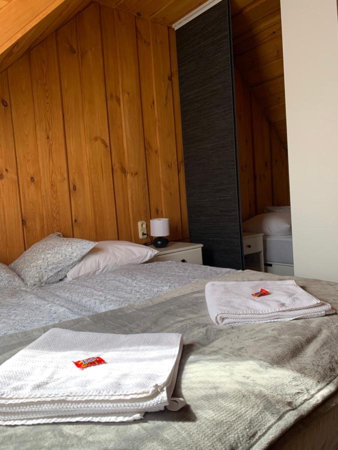 Gyurka Kisroenkhaz Bed & Breakfast Ispánk Екстериор снимка